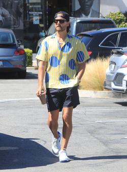 Kourtney Kardashian And Scott Disick Reunite Over Coffee In Malibu