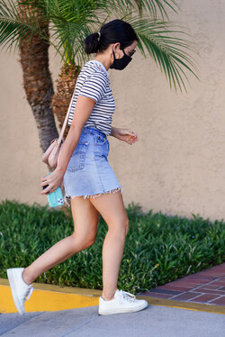 Lucy Hale Hops out of her car Looking Cute Lucy Hale Hops out of her car Looking Cute