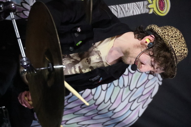 Star Circus performing at The Beaverwood Club