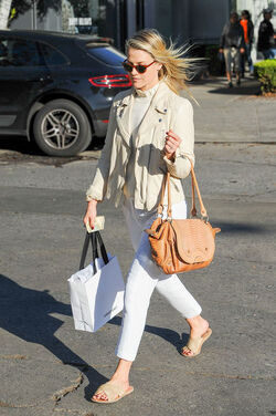 Ali Larter channels Jackie O while shopping