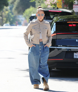 Three ways JLO styled her ugly mom jeans