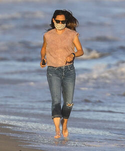 Jennifer Garner Is strolling the beach in Malibu after flirting with Bradley Cooper