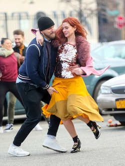Anne Hathaway on the Filmset Modern Love Anne Hathaway on the Filmset Modern Love