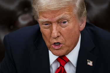 Trump Signs Executive Orders Trump Signs Executive Orders