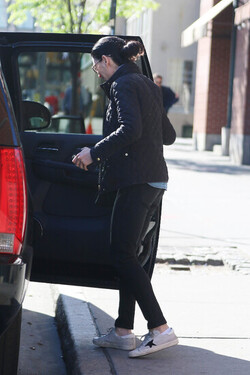Julianna Margulies on her way to gym