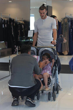 Garret Bale and Emma Rhys Jones goes shopping on Robertson BLV with their children Garret Bale and Emma Rhys Jones goes shopping on Robertson BLV with their children