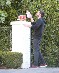 Just like us Ben Affleck loves a takeaway delivery