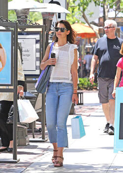 Katie Holmes Spends Time With Family In L.A. Before Starting Harvard Business School