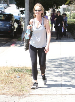 Helen Hunt leaving yoga class