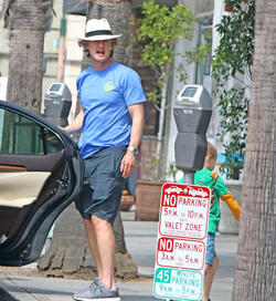 Owen Wilson Steps Out For Lunch With Son Robert