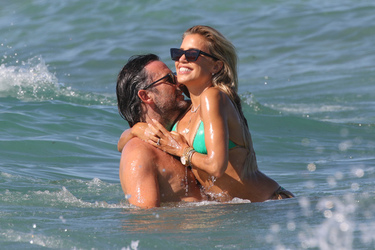 Sylvie Meis and Niclas Castello during a beach day in Saint Tropez