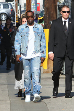 Sean P. Diddy Combs Narrowly Avoids Fall As He Waves To Fans At Jimmy Kimmel Sean P. Diddy Combs Narrowly Avoids Fall As He Waves To Fans At Jimmy Kimmel