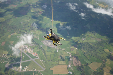 THE WORLDS OLEST TANDEM SKYDIVER AT 101 YEARS OLD with video 