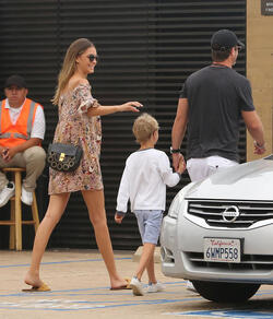 Robin Thicke Treats Pregnant Girlfriend April Love And Son Julian To Lunch In Malibu Robin Thicke Treats Pregnant Girlfriend April Love And Son Julian To Lunch In Malibu