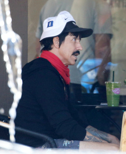Doting dad Anthony Kiedis cuddles with son Everly Bear during lunch outing Doting dad Anthony Kiedis cuddles with son Everly Bear during lunch outing