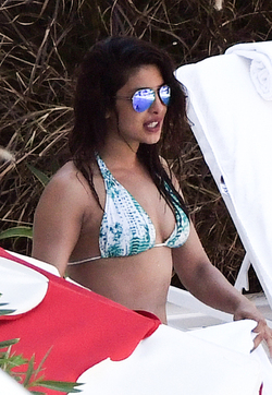 Priyanka Chopra takes bikini selfies in the pool in Miami