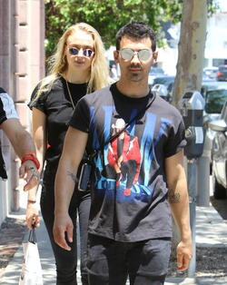 Joe Jonas Channels Bruce Lee To Defend Girlfriend Sophie Turner Joe Jonas Channels Bruce Lee To Defend Girlfriend Sophie Turner