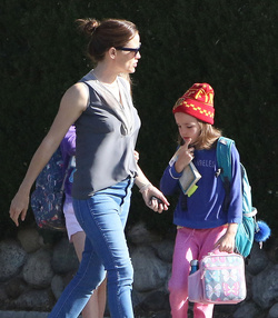 Jennifer Garner soaking on the sunshine while out with the girls