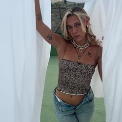 VIDEO Plane passenger spots DOG playing with ball in the clouds