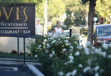 Kendra Wilkinson Grabs Dinner To Go From Lovi s Kendra Wilkinson Grabs Dinner To Go From Lovi s