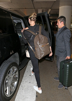 Kate Upton Goes Casual In All Black At LAX