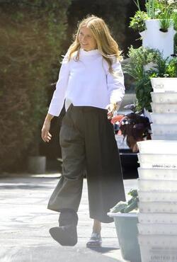 Is Gwyneth Paltrow Going For The Clown Look As She Nurses Injured Foot 