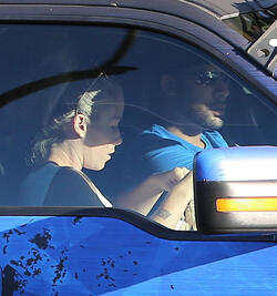 Kendra Wilkinson Grabs Dinner To Go From Lovi s Kendra Wilkinson Grabs Dinner To Go From Lovi s