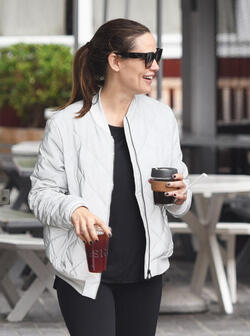 Jennifer Garner and a girlfriend make a caffeine pit stop at Brentwood Country Mart.