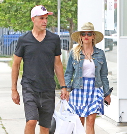 Reese Witherspoon Looking Cute On A Day Date With Hubby Jim Toth