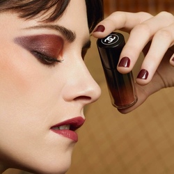 Kristen Stewart Stuns in Chanel Makeup Fall 2023 ad