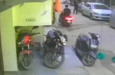 VIDEO Horrifying moment air conditioning unit falls off and kills teenager on street below