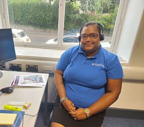 Teenager travels 4 000 miles to Britain to become dolphin doctor