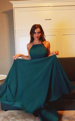 Serial Bridesmaid Dubbed Real Life 27 Dresses After Being A Bridesmaid 14 Times