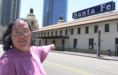 I CHOO CHOO CHOOSE YOU WOMAN CLAIMS SHE MARRIED A TRAIN STATION AFTER 36 YEARS IN LOVE