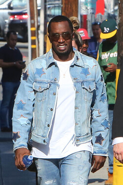 Sean P. Diddy Combs Narrowly Avoids Fall As He Waves To Fans At Jimmy Kimmel Sean P. Diddy Combs Narrowly Avoids Fall As He Waves To Fans At Jimmy Kimmel