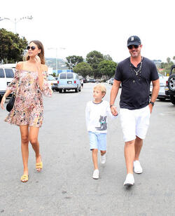 Robin Thicke And Pregnant Girlfriend April Love Take Julian To Malibu Fair Again Robin Thicke And Pregnant Girlfriend April Love Take Julian To Malibu Fair Again