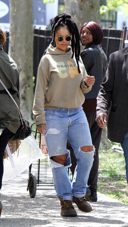 Rihanna doing a reshoot of Ocean s Eight