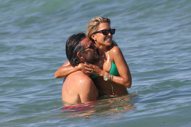 Sylvie Meis and Niclas Castello during a beach day in Saint Tropez