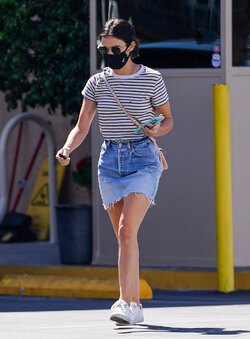 Lucy Hale Hops out of her car Looking Cute Lucy Hale Hops out of her car Looking Cute