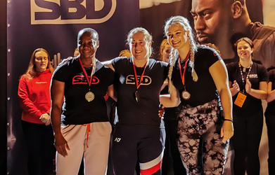 Woman becomes talented powerlifter despite suffering with seizures