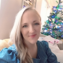 Mum taking bins out shocked to find huge red DEER on front lawn