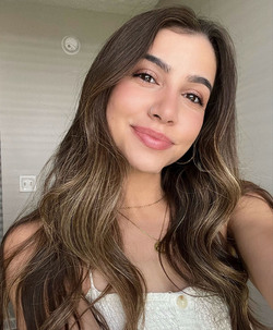 Serial Bridesmaid Dubbed Real Life 27 Dresses After Being A Bridesmaid 14 Times