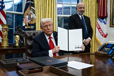 Trump Signs Executive Orders Trump Signs Executive Orders