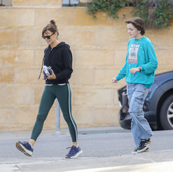 Jennifer Garner Enjoys Quality Time With 16 Year Old Fin Ahead Of Super Bowl Sunday