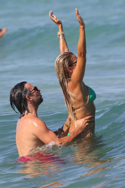 Sylvie Meis and Niclas Castello during a beach day in Saint Tropez