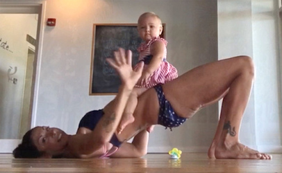 SUPER FIT MUM CARRIES OUT DAILY YOGA ROUTINES WITH DAUGHTER SUPER FIT MUM CARRIES OUT DAILY YOGA ROUTINES WITH DAUGHTER