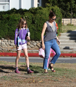 Jennifer Garner soaking on the sunshine while out with the girls