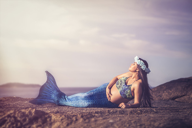 MESMERISING MERMAID MATERNITY SHOOTS