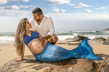 MESMERISING MERMAID MATERNITY SHOOTS