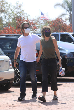 Lisa Rinna and Harry Hamlin in love in Malibu